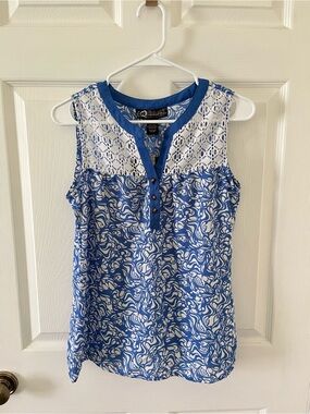 IQ Authentic Brand Sleeveless Blue & White Lace Women's Top